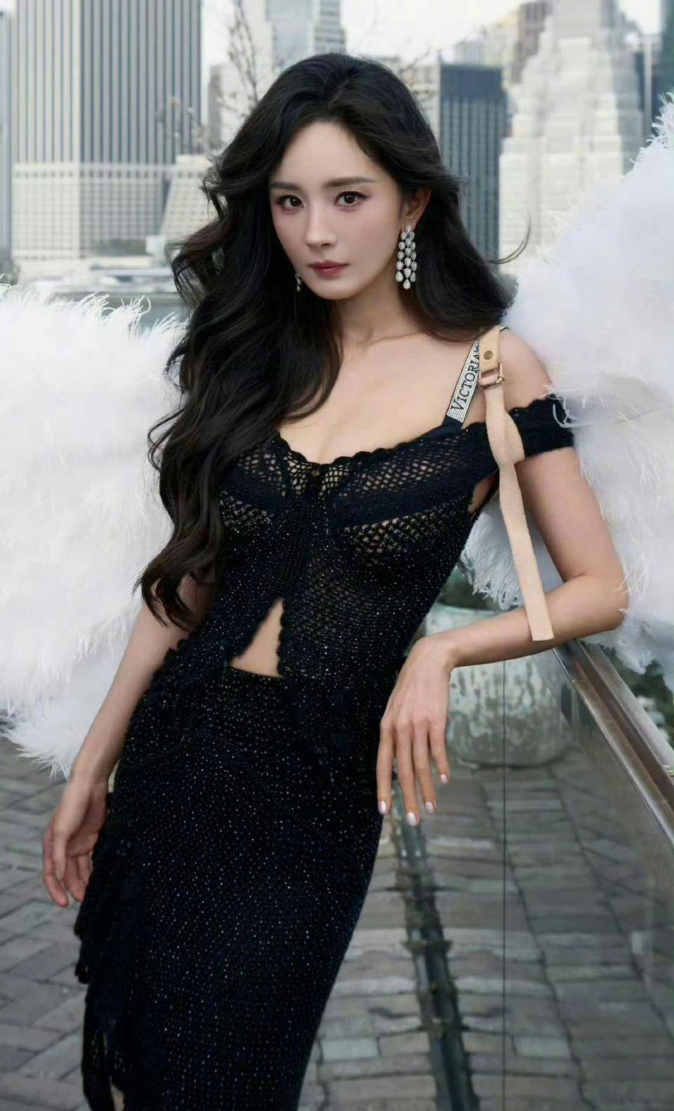 Vogue盛典名单出炉，刘亦菲，杨幂等人受邀，网友吐槽星味不足