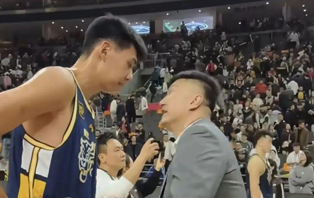 恭喜徐昕！生涯首次！国家队+全明星！离开广东彻底开挂！谁注意杜锋表情…