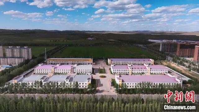 图为化德县服装创业园。 化德县融媒体中心供图