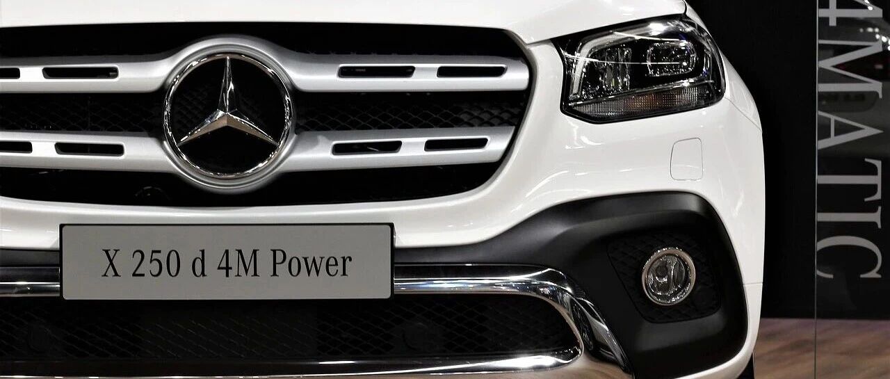 宝马之后奔驰也大降价，豪车巨头“放下身段”为哪般？