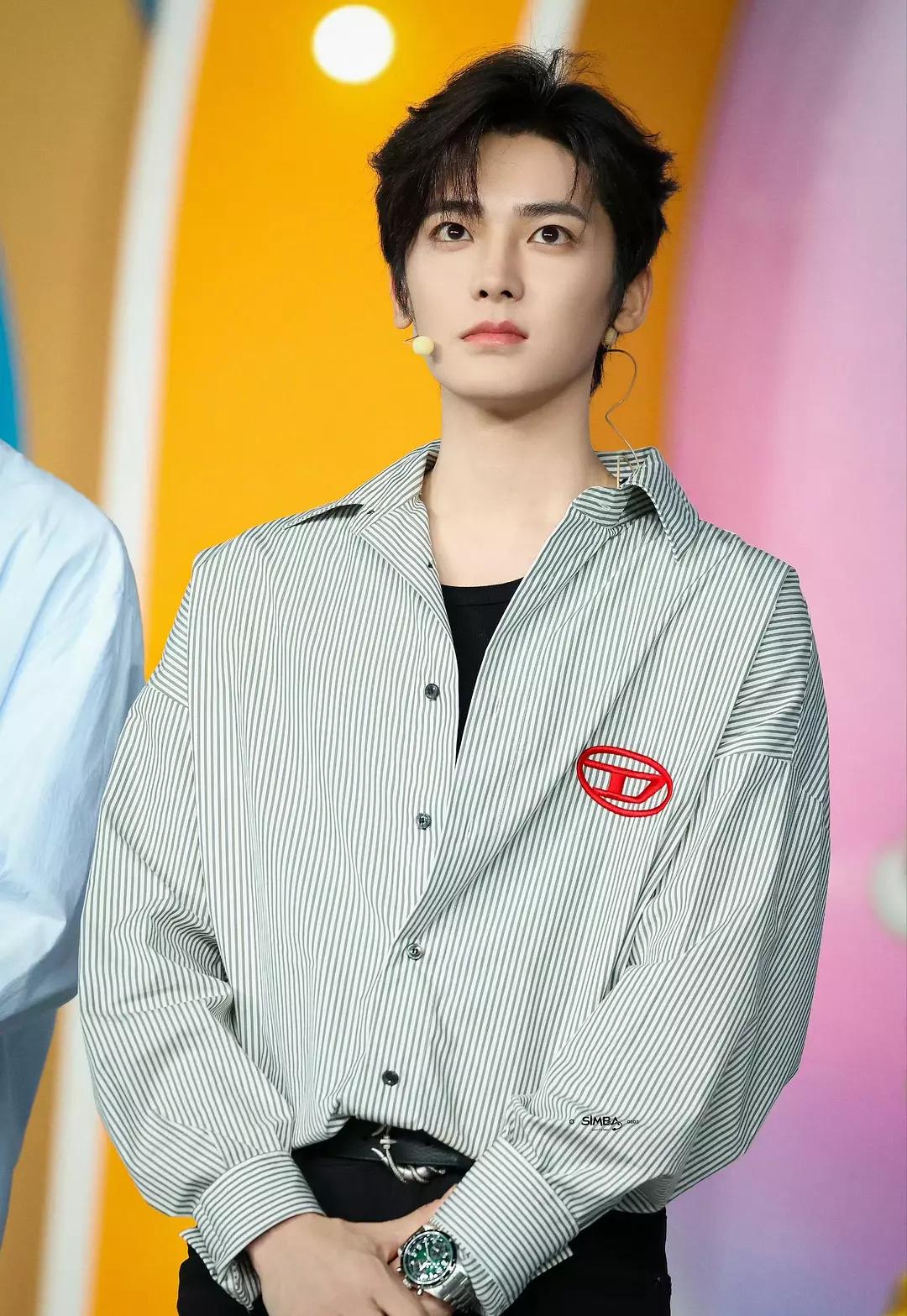 [侯明昊][新闻]250718 侯明昊在爱奇艺717直播活动中的闪耀时刻——本命星新闻