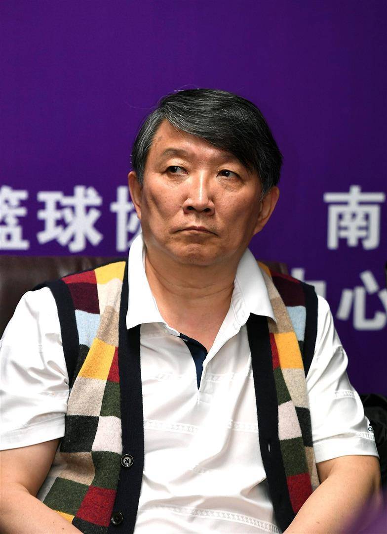 宫鲁鸣组建中国女篮新阵容，15人集训名单亮相热身赛，刘禹彤担纲内线核心