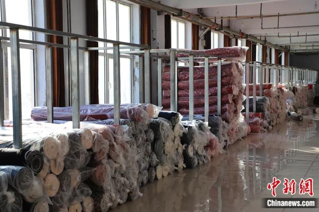 图为化德棉服原料。 中新网记者 张林虎 摄