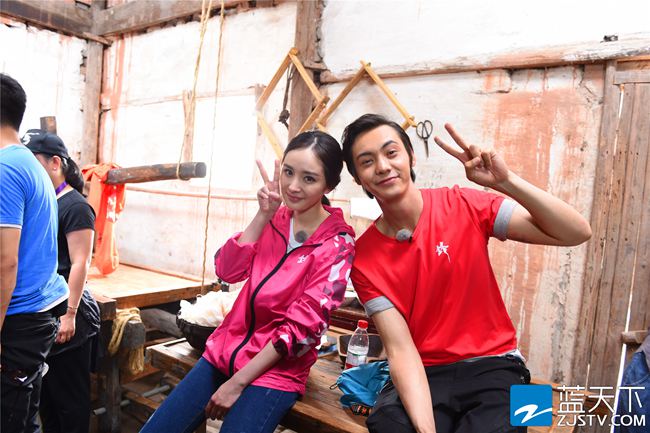 《锋味》杨幂化身豆腐西施陈伟霆首下厨烹制“黑暗料理”