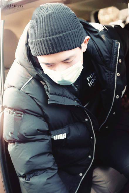 李现今日央视春晚联排上班 穿上熟悉的上班套装活力满满开工啦