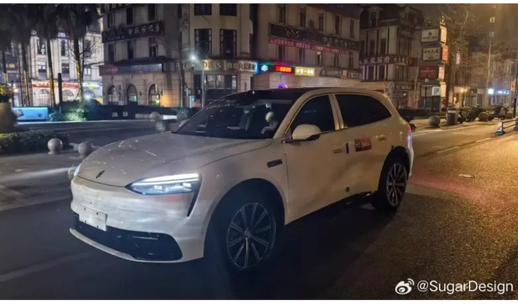 问界M6白色实车首曝,星灿灯组ADS 4蓄力年轻化战场