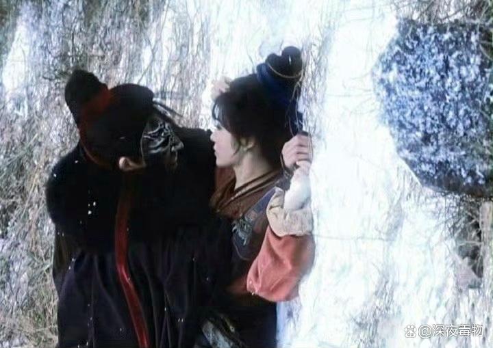 张凌赫田曦薇《逐玉》“雪中地咚”路透引热议
