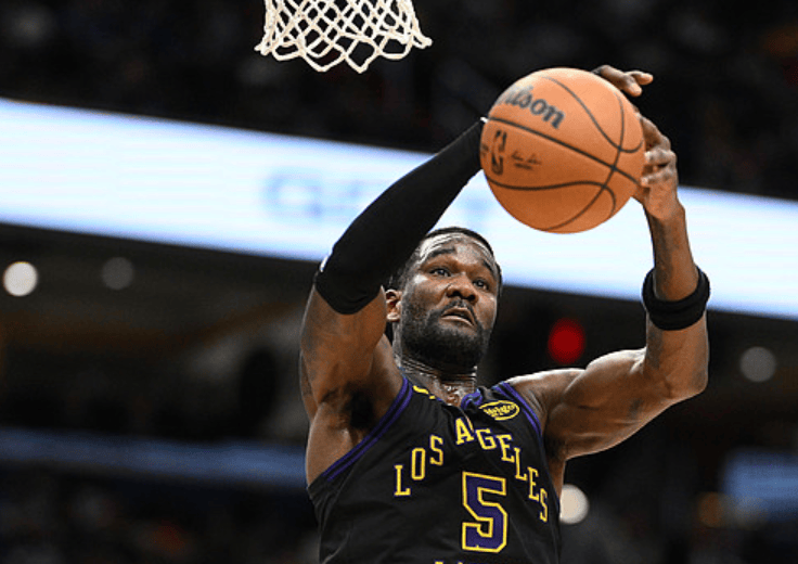 Haynes：湖人中锋艾顿因右膝酸痛缺席今日对阵勇士的比赛