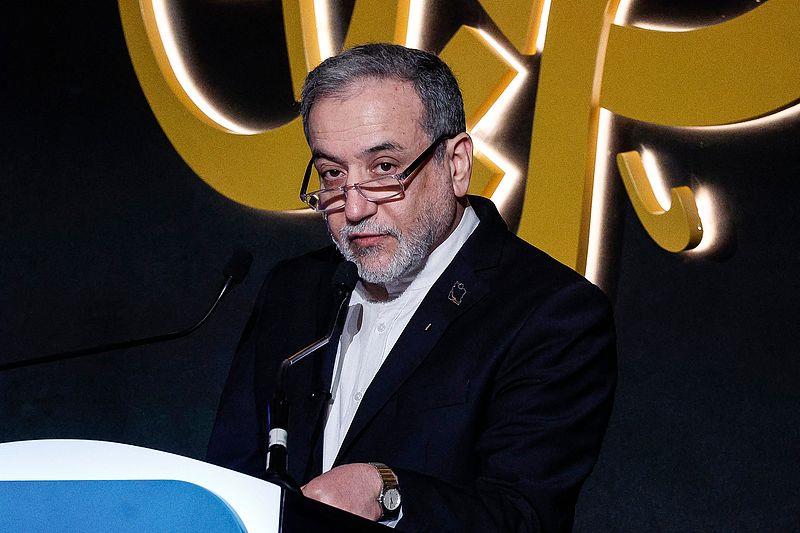 伊朗划“红线” 美官员登航母 两国对峙风险仍未解除