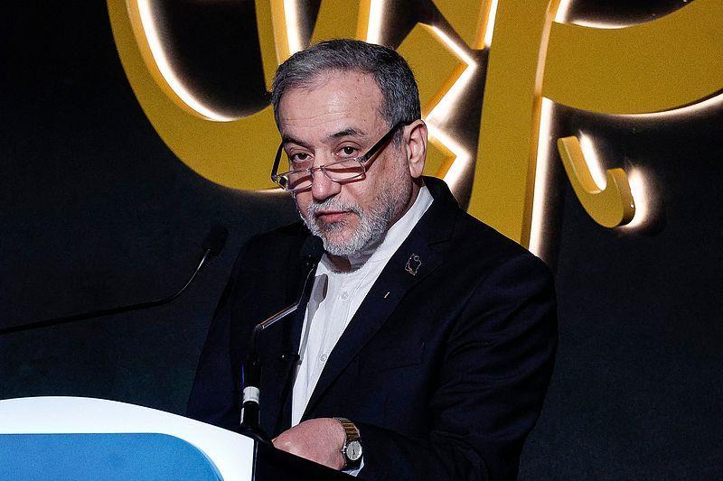 伊朗划“红线” 美官员登航母 两国对峙风险仍未解除