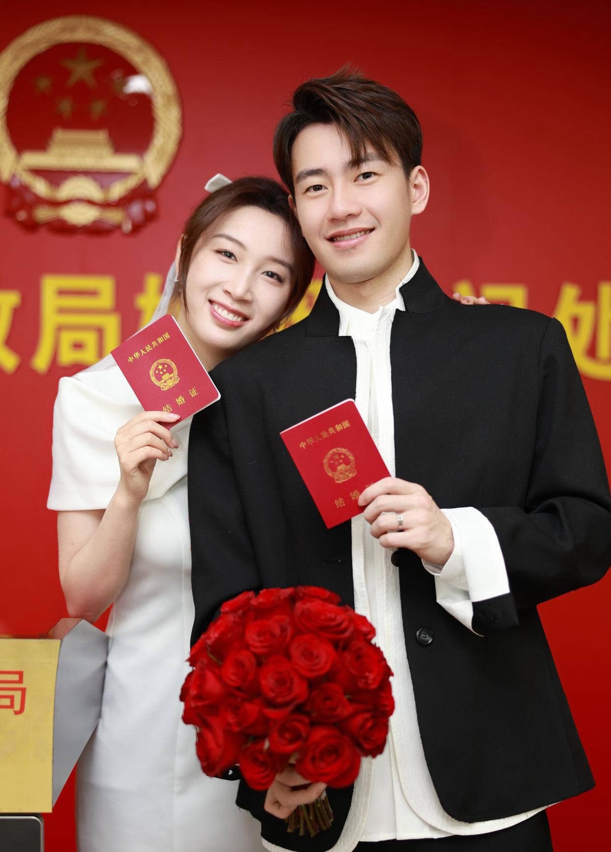 国乒国羽喜结连理!王昶携手钱天一甜蜜领证,完美组合令人羡慕_梁伟铿_巴黎奥运会_男双