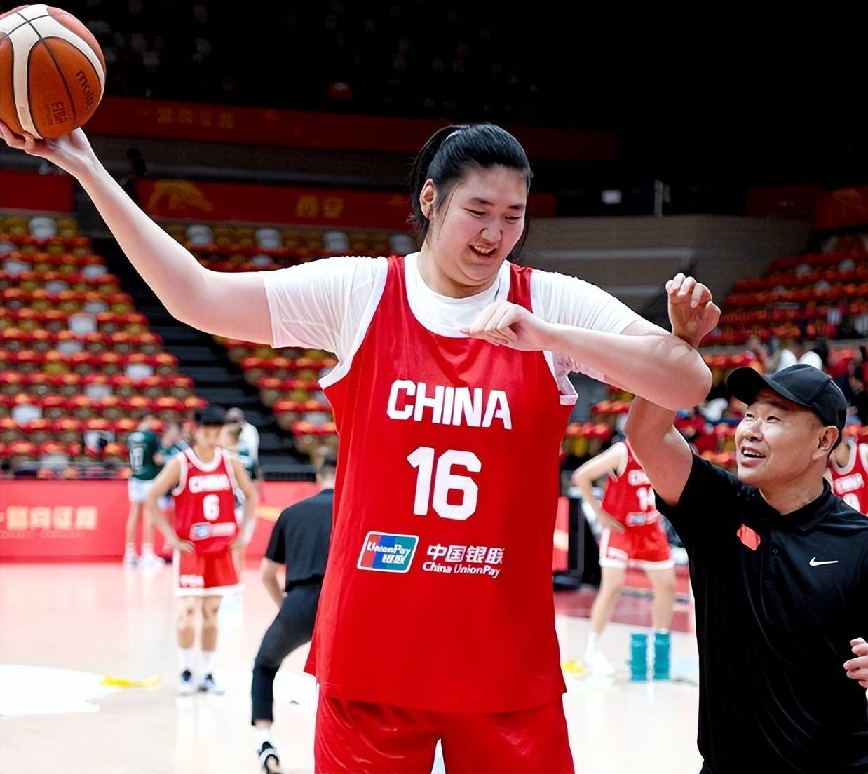 中国女篮新动态!14人名单出炉，30岁老将惊喜回归，比赛时间如下_王思雨_WCBA_四川