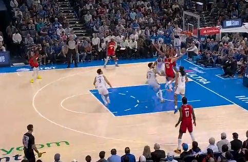 谢泼德突破低手上篮高打板命中，火箭首节28-28战平雷霆