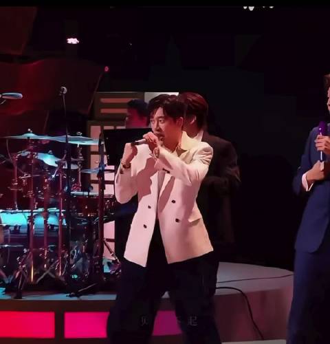 苏有朋台风惊艳，网友赞其宝刀未老