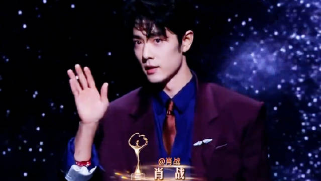 肖战王一博六年首同台亮相2025微博之夜