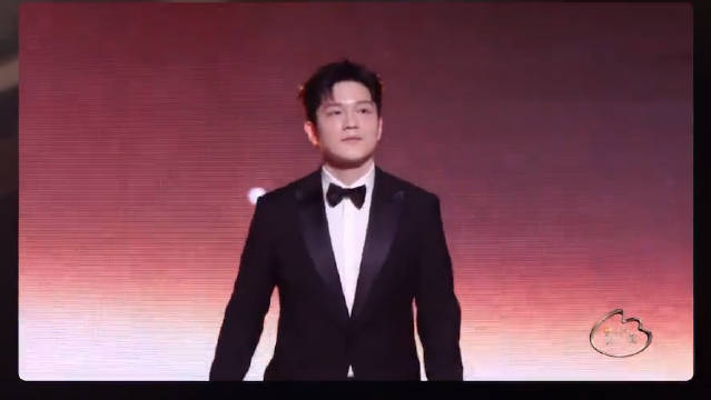 每次看到微博之夜的漂亮小王子就很开心