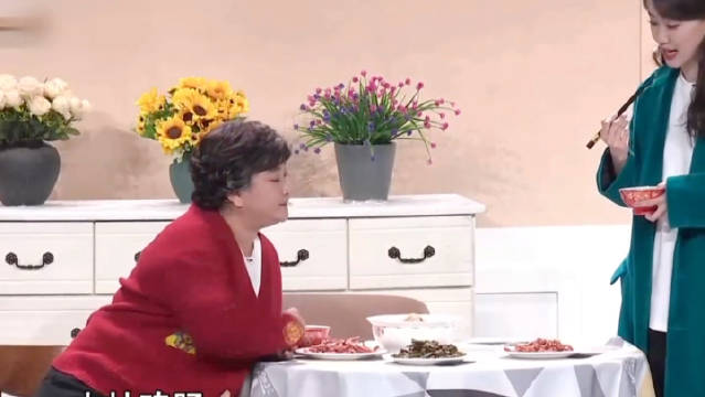 贾玲张小斐春晚小品引热议，短视频形象风波成焦点