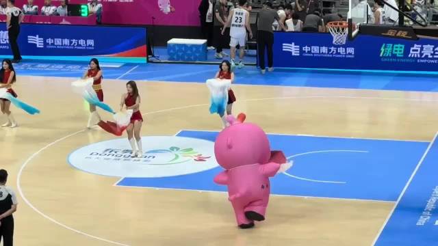 大湾鸡cos安小鸟 大湾鸡今天给大家表演一段安陵容的冰嬉舞