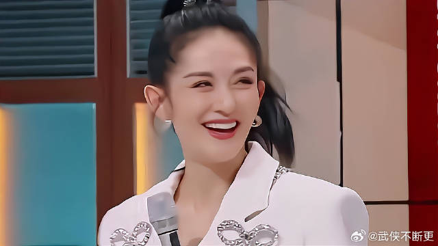 谢娜变着法的夸自己，还要让队友夸自己，笑疯何炅！