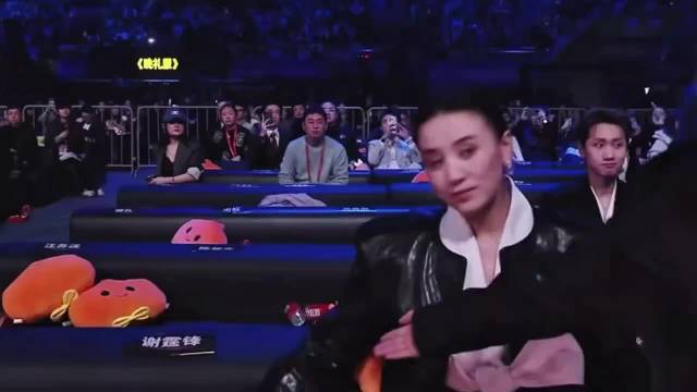 谢霆锋亮相微博之夜帅气吸睛