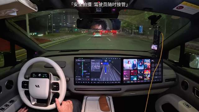 理想L6智能驾驶识别空闲车道自动变道