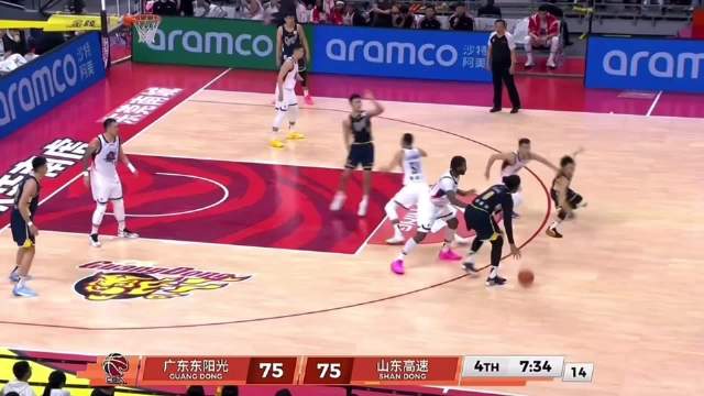 “救世主 末节之王！徐杰这几球够高诗岩学习好久的…”广东宏远男篮