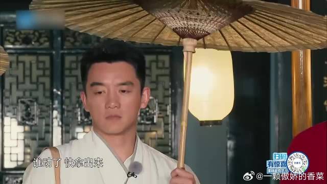 郑恺让卧底站出来，不料自己先磕巴起来，白鹿都快笑疯了