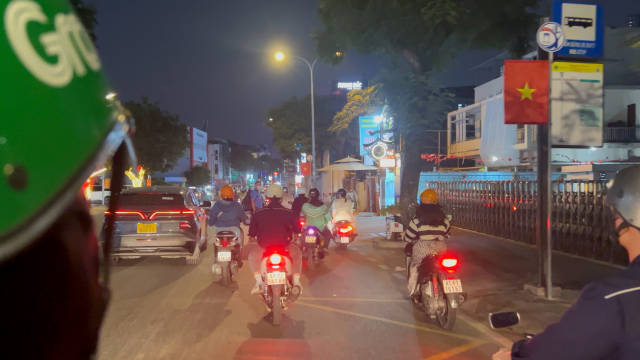 越南交通拥堵严重，高峰期车辆寸步难行