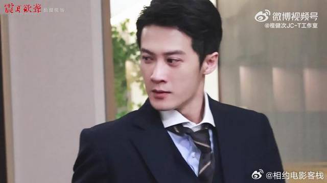 檀健次震耳欲聋 地摊律师走上人生巅峰 人生，简直易如反掌！