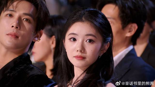 难怪王安宇那么喜欢她，刘浩存长相清纯大眼睛，可爱又漂亮