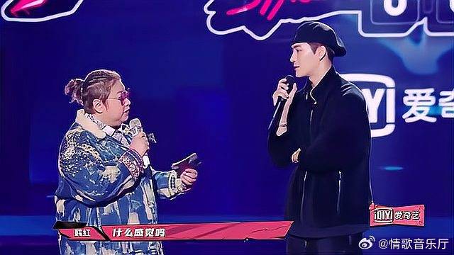 王嘉尔惊喜来袭，看他和韩红聊天，简直太搞笑了！