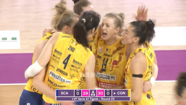 朱婷这球小斜线钉地板，十分漂亮！好帅！