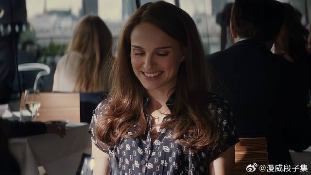 美女跟小伙约会 这也太尴尬了，幸好闺蜜及时救场