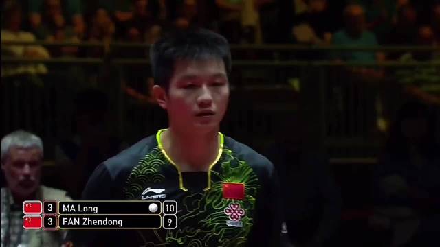 当年20岁的樊振东在面对巅峰马龙时一点也不虚，他打出如此精彩一球挽救赛点