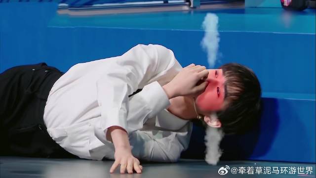 宋亚轩别太拼了，还原潜水动作，结果差点给自己憋死