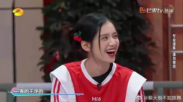 俞灏明玩游戏还有战术，骗了对方队友，太搞笑了！