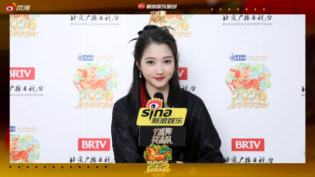 关晓彤回应与王子奇春晚笑场，称大学同学默契十足