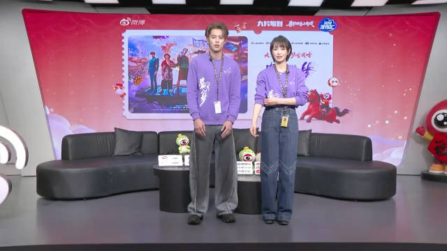 王鹤棣宋茜扫楼再跳屋顶着火，禁词挑战互动欢乐