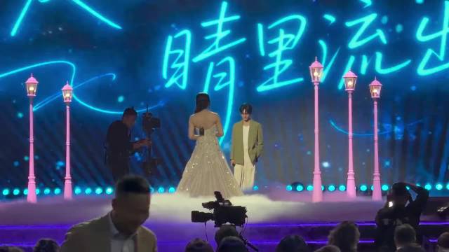 陈妍希周柯宇 微博之夜 早安晚安 简直幻视婚礼现场