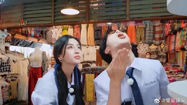 范丞丞杨颖太牛 抛着吃相思豆一吃一个准，私下没少练！