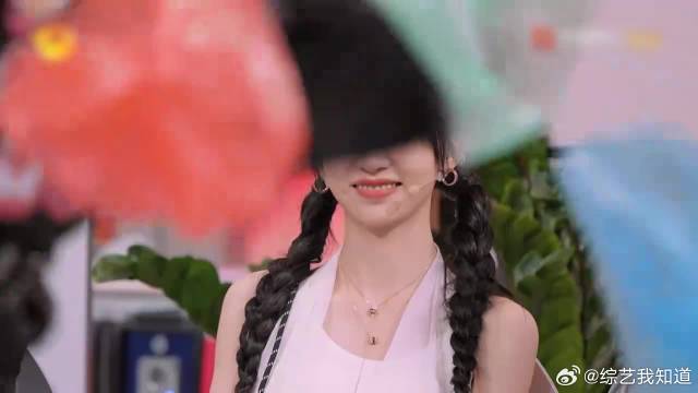 王鹤棣太帅了！直接双手抓塑料袋37次，看呆田曦薇！