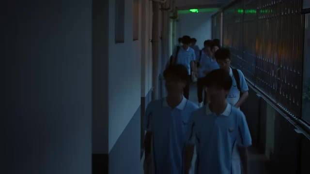 狙击蝴蝶：李雾为考试的事情发愁，室友们说八卦，居然都听不进去！