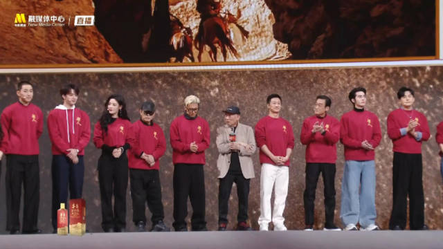 袁和平吴京等主演镖人风起大漠亮相2026春节档