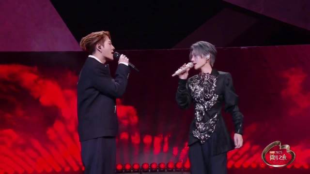 刘雨昕王嘉尔微博之夜联袂献唱《Made Me a Man》