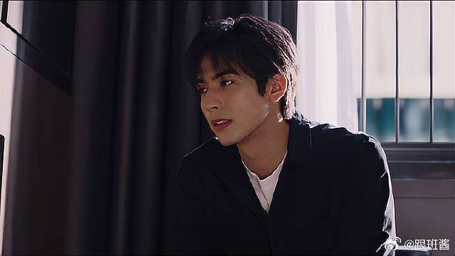 木代没有安全感呆在柜子里，罗韧悉心疏导