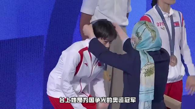 全红婵亲自给嘉宾送水！拒绝抢镜从椅子后小跑离场，善良刻骨子里