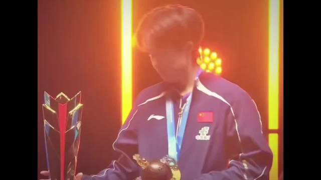 王楚钦亚洲杯夺冠，王皓激动变脸、儿子在家欢呼