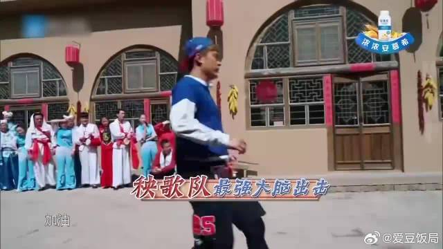 王嘉尔游戏输给鹿晗，乖乖下跪认错，郑恺气得张牙舞爪