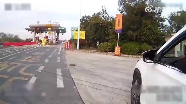 小车载7人被查， 司机称想“碰碰运气”