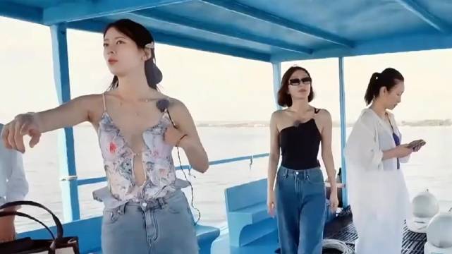 秦岚想当众脱裤子？